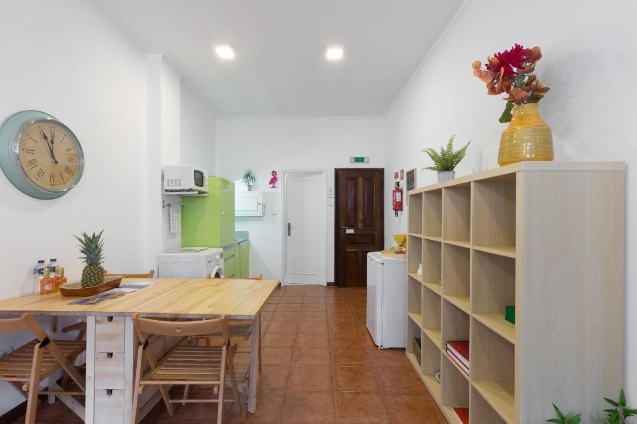 Cozy Sunny Flats By Hostwise Apartment Porto Luaran gambar