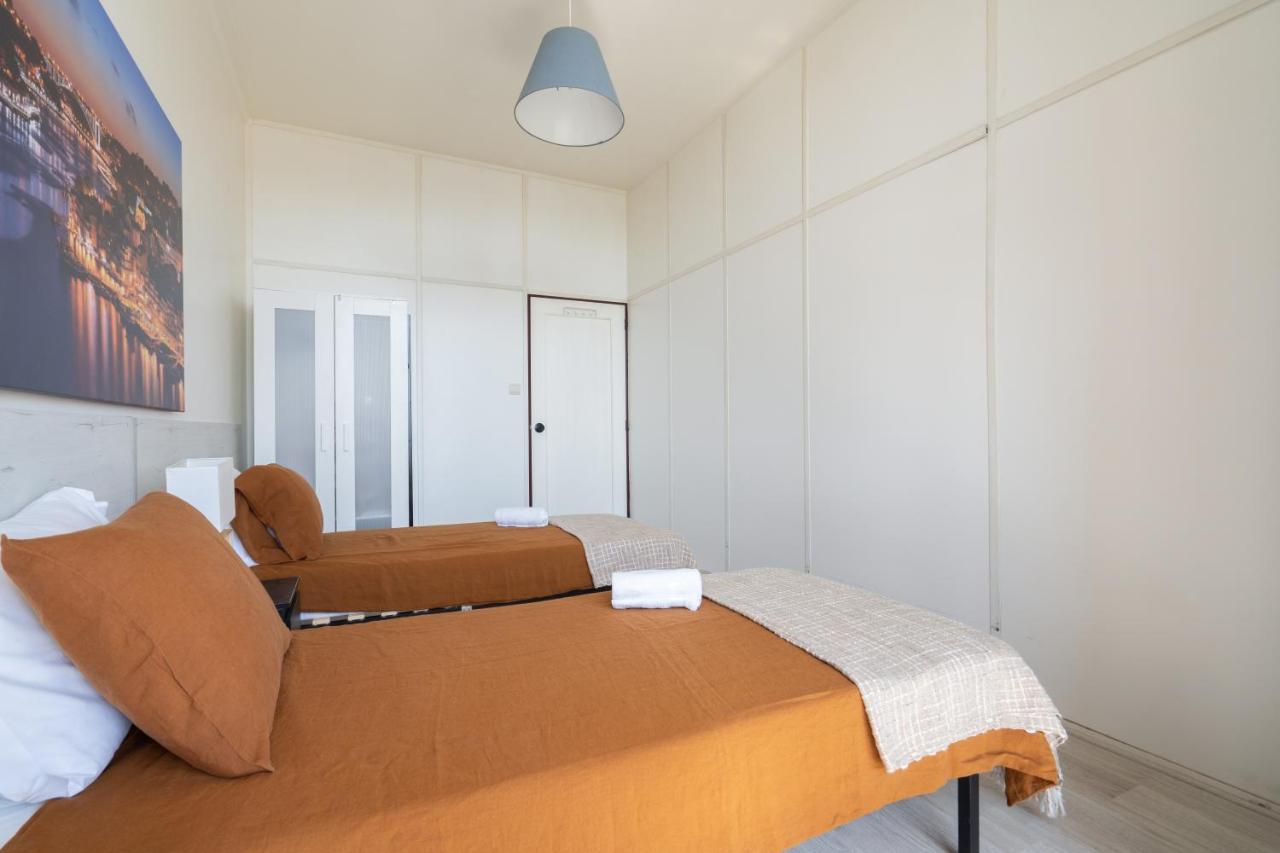 Cozy Sunny Flats By Hostwise Apartment Porto Luaran gambar