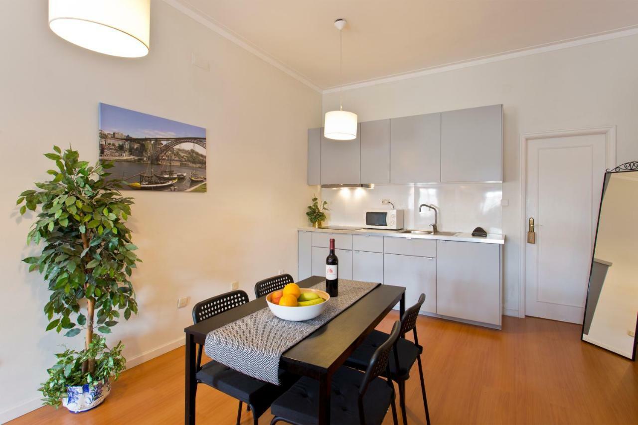 Cozy Sunny Flats By Hostwise Apartment Porto Luaran gambar