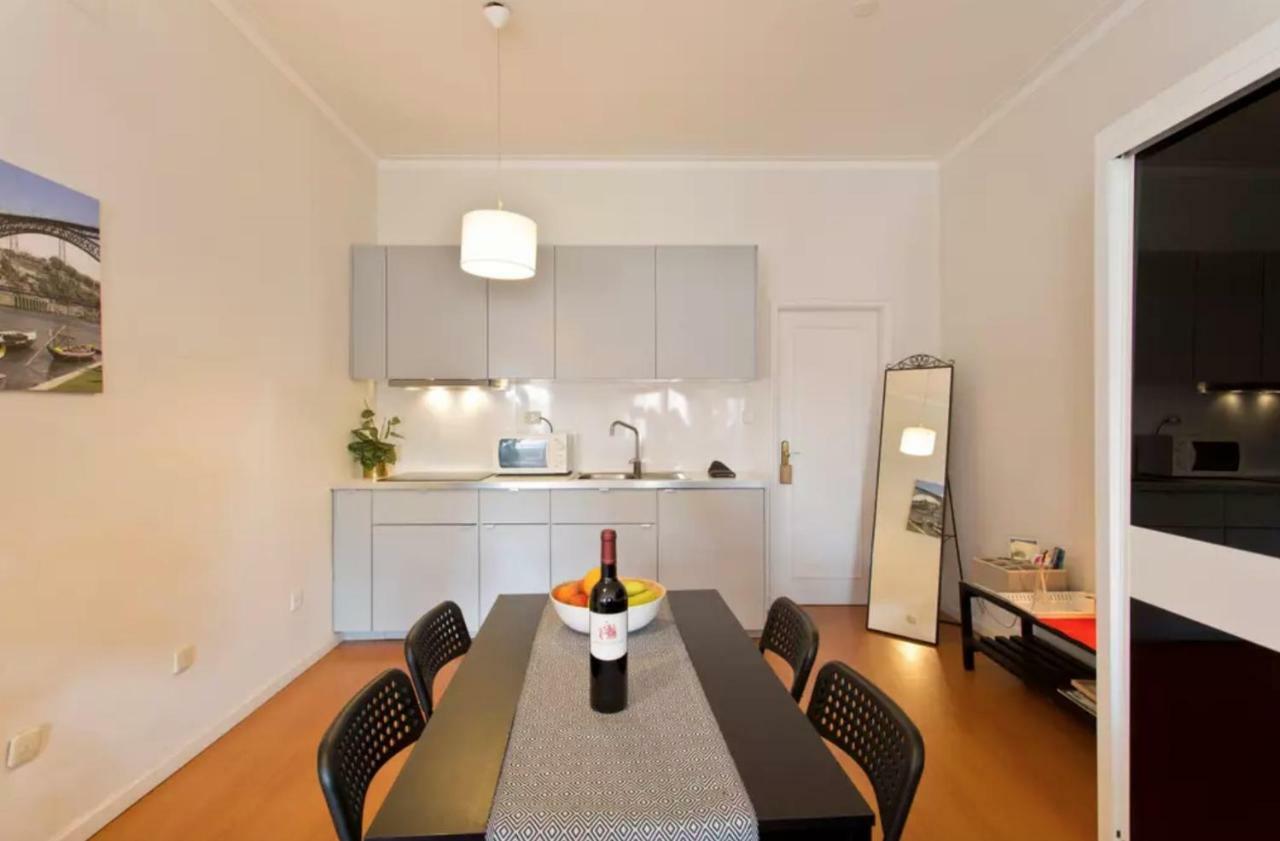Cozy Sunny Flats By Hostwise Apartment Porto Luaran gambar