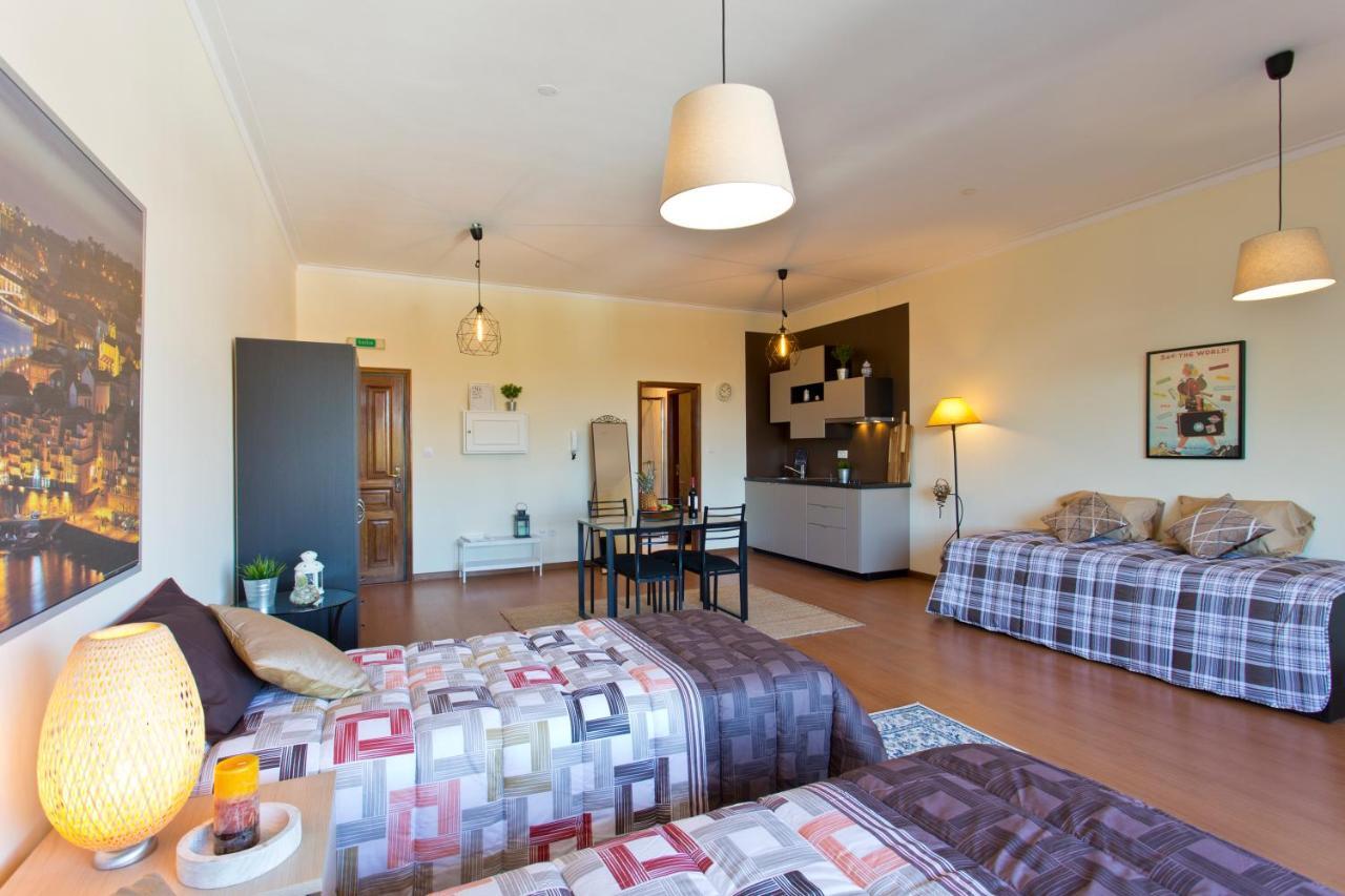 Cozy Sunny Flats By Hostwise Apartment Porto Luaran gambar